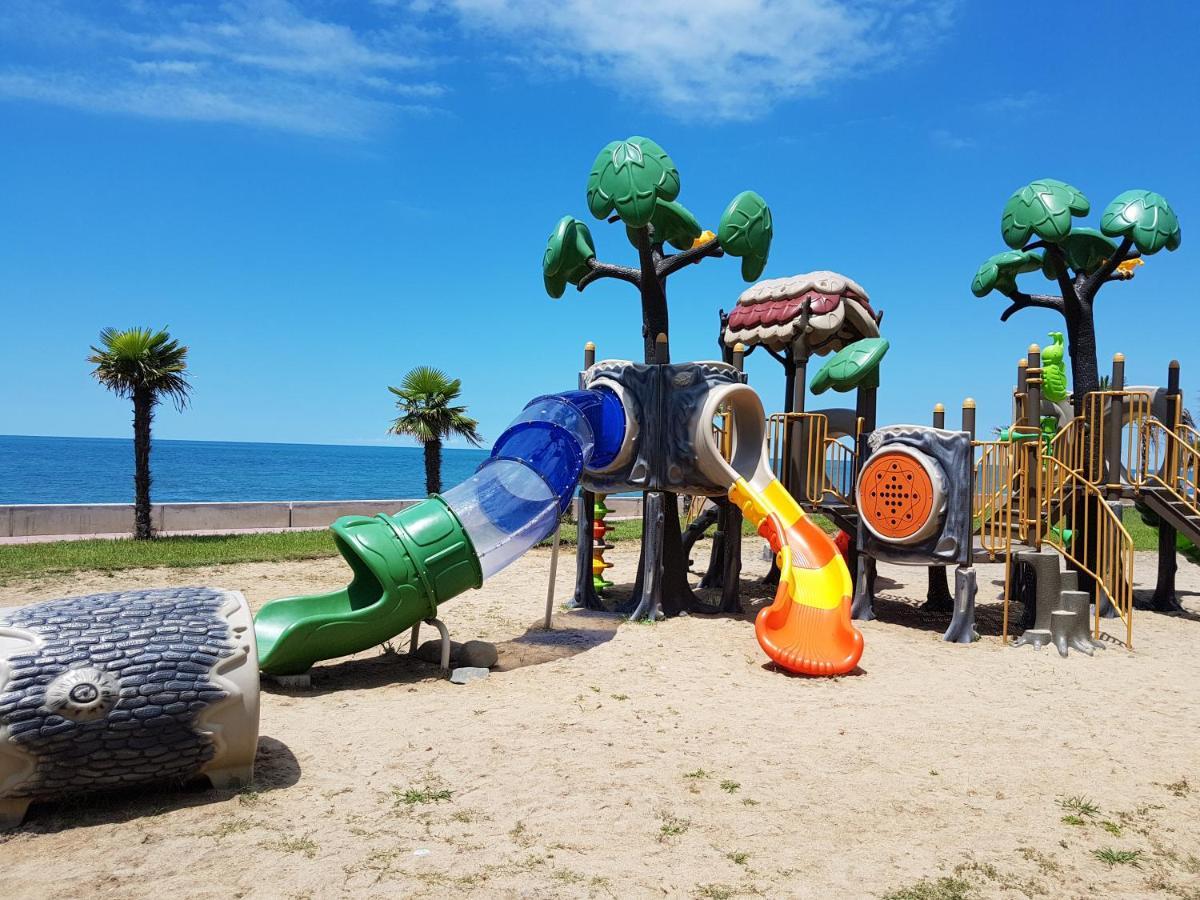 חאקבי Luxury Dreamland Oasis Apartments מראה חיצוני תמונה